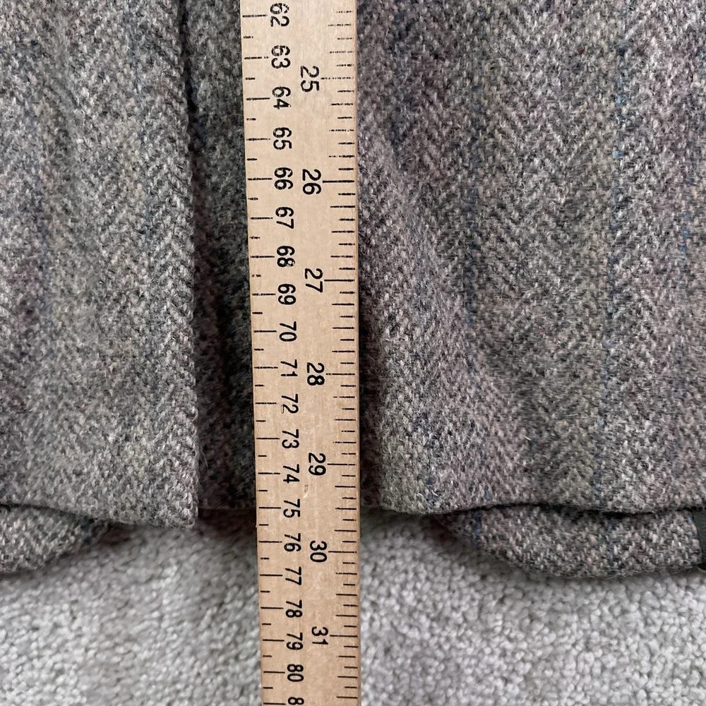 Vintage Harris Tweed Blazer Mens 40R Gray Herringbone Wool Tweed Sport Coat
